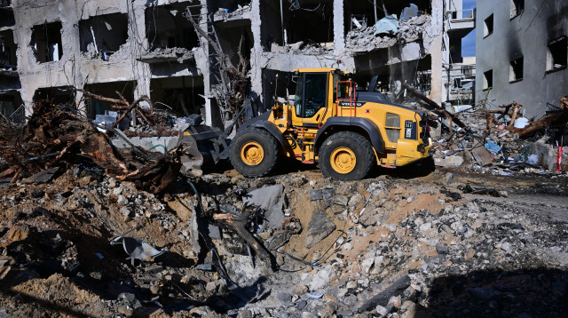 זירת נפילת הטיל האיראני בתל אביב (צילום: אבשלום ששוני)