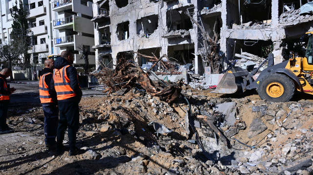 זירת נפילת הטיל האיראני בתל אביב (צילום: אבשלום ששוני)