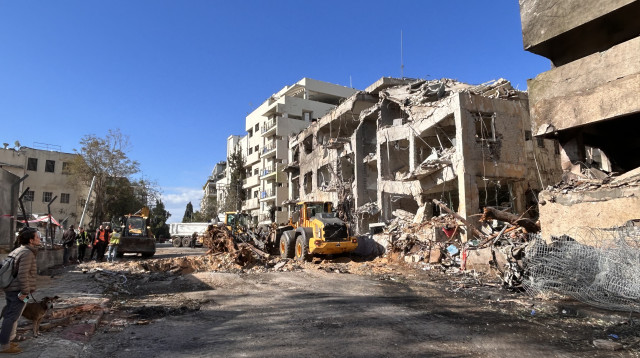 זירת נפילת הטיל האיראני בתל אביב (צילום: אבשלום ששוני)