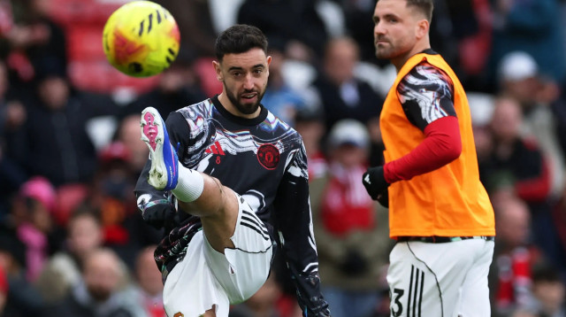 ברונו פרננדש שחקן מנצ'סטר יונייטד בחימום (צילום: רויטרס)