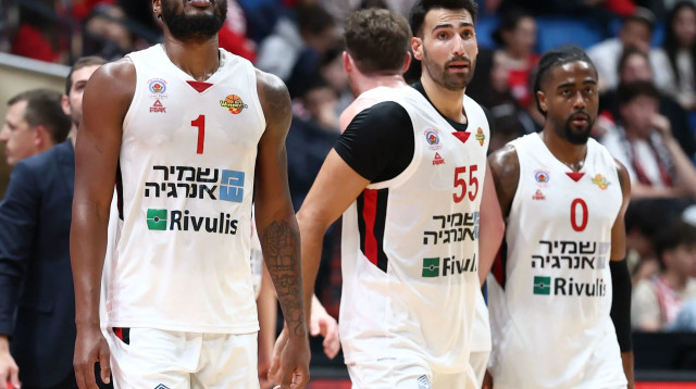 שחקני הפועל גליל עליון ג'ורדן בון (0), נועם אביבי (55), סיריל לנג'יוויין (1) (צילום: דני מרון)