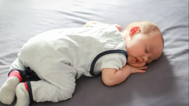 תינוקות ופעוטות חווים חרדה ומתח, אבל הם לא יכולים להסביר מה קורה להם או לבקש עזרה (צילום: Shutterstock)