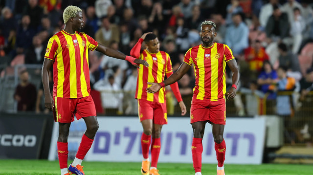 שחקני מ.ס. אשדוד, יוג'ין אנסה, איברהים דיאקיטה (צילום: לירון מולדובן)