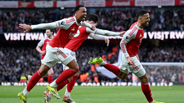 וויליאם סאליבה (מימין), גבריאל שחקני ארסנל חוגגים (צילום: GettyImages, Shaun Botterill)