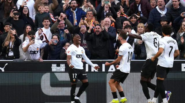 לארג'י רמזאני שחקן ולנסיה חוגג שער (צילום: GettyImages, Alex Caparros)