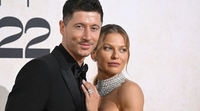 רוברט לבנדובסקי לצד אשתו אנה (צילום: Gareth Cattermole/amfAR/Getty Images for amfAR)