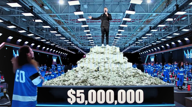 ביסט גיימז. ערימות של דולרים שזרוקים בכל מקום (צילום: amazonprime)