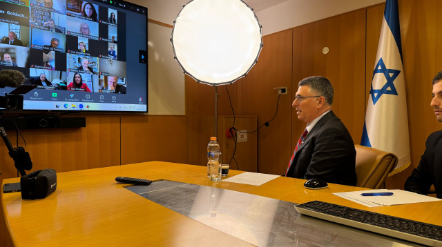 שר החוץ גדעון סער בתדרוך לפורום ה-J50 עם ראשי הקהילות היהודיות בעולם (צילום: משרד החוץ)
