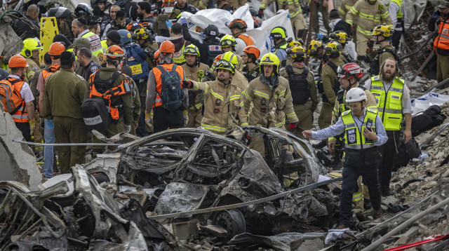 זירת נפילת הטיל בבית שמש (צילום: חיים גולדברג פלאש 90)