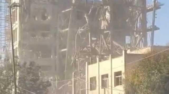 בניין מועצת החכמים בעיר קום הופצץ  (צילום: רשתות ערביות)