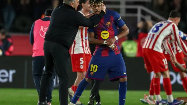 לא מורידים את הראש. ימאל ופליק (צילום: GettyImages, Lluis GENE / AFP)