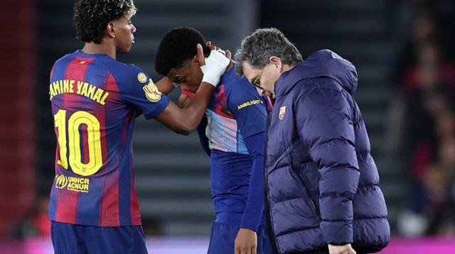 לאמין ימאל מנחם את באלדה (צילום: Gettyimages)