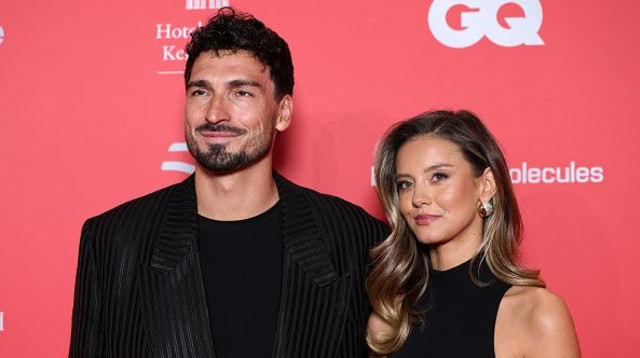 מאטס הומלס עם בת הזוג החדשה (צילום: Andreas Rentz/Getty Images for GQ Germany)