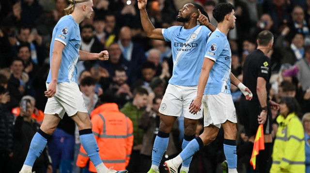 שחקני מנצ'סטר סיטי חוגגים מול פורסט (צילום: GettyImages)