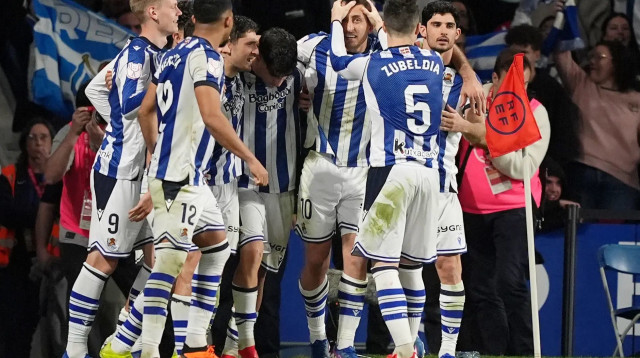 שחקני ריאל סוסיאדד חוגגים מול אתלטיק בילבאו (צילום: GettyImages)