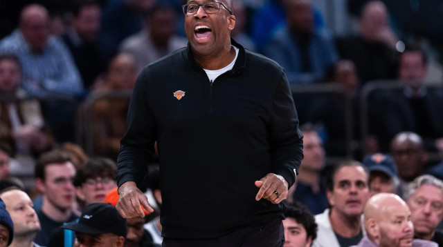 מייק בראון מאמן הניקס (צילום: GettyImages)