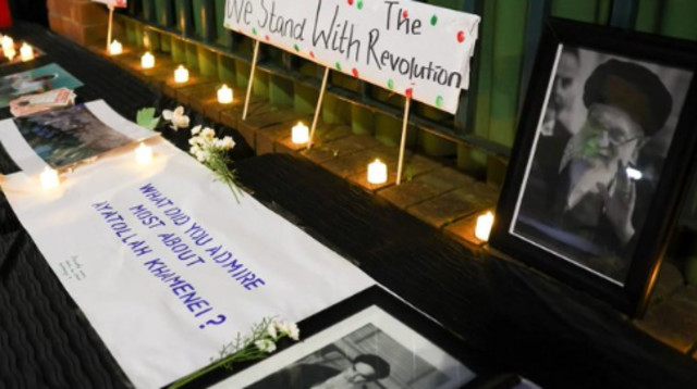 סטודנטים בבריטניה נפגשו לזכרו של עלי חמינאי (צילום: צילום מסך רשת X)