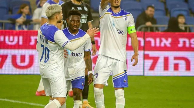 יאיר מרדכי שחקן עירוני קרית שמונה חוגג שער (צילום: קובי אליהו)