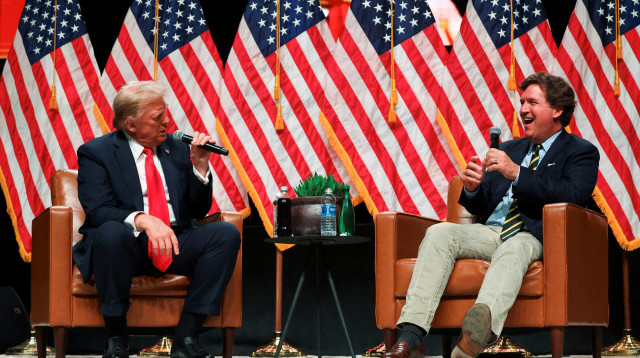 טאקר קרלסון ודונלד טראמפ (צילום: רויטרס)