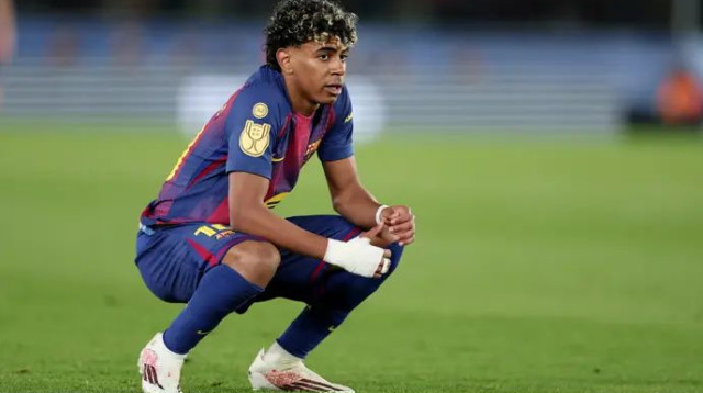 לאמין ימאל היה עצבני בסיום (צילום: אימג'בנק  GettyImages, David Ramirez/Soccrates)