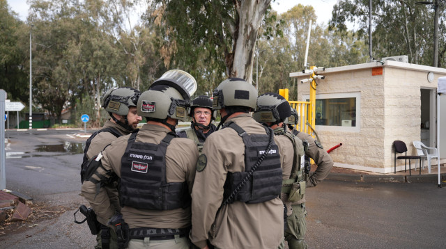 שוטרים בזירה בצפון (צילום: דוברות המשטרה)