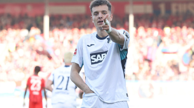 פיסניק אסלאני שחקן הופנהיים חוגג שער (צילום: GettyImages, Alexander Hassenstein)