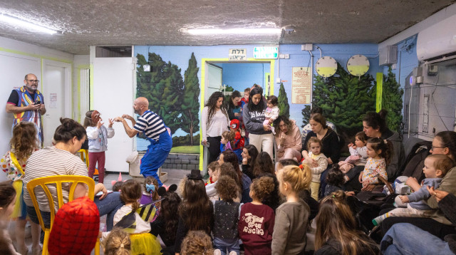 להפוך את הממ"ד לבית ספר למיליונרים צעירים (צילום: מרים אלסטר פלאש 90)