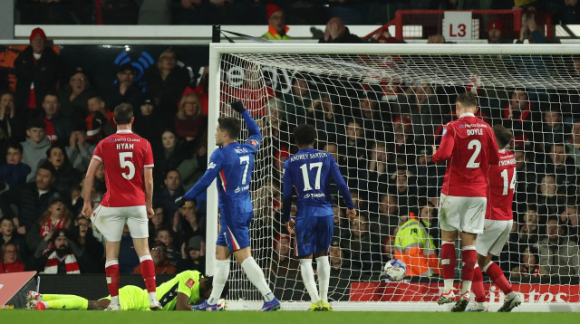 פדרו נטו שחקן צ'לסי חוגג שער עצמי מול רקסהאם (צילום: רויטרס)