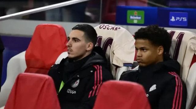 גלוך על הספסל של אייאקס (צילום: Gettyimages)