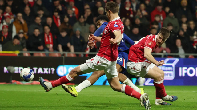 ג'וש אצ'אמפונג שחקן צ'לסי כובש לרשת רקסהאם (צילום: רויטרס)