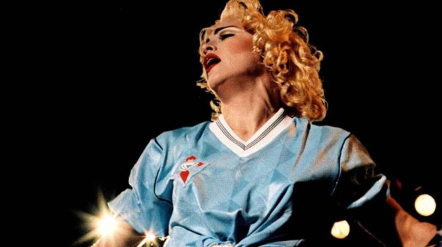 מדונה עם החולצה של סלטה ויגו. 1990 (צילום: צילום מסך, X (טוויטר))