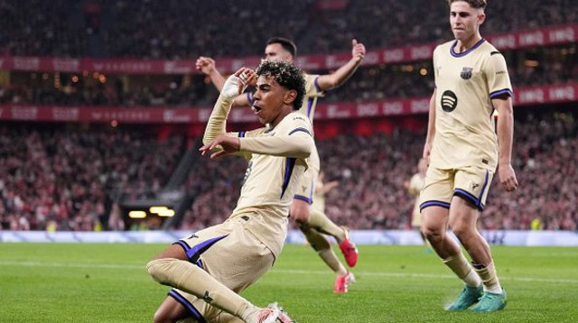 לאמין ימאל חוגג (צילום: Juan Manuel Serrano Arce / Stringer)