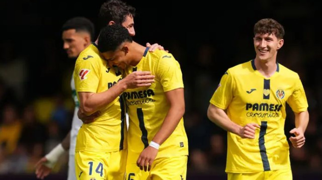 שחקני ויאריאל חוגגים (צילום: GettyImages, Alex Caparros)