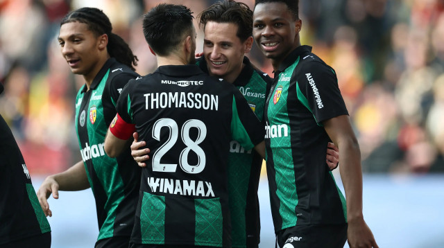 פלוריאן תובאן שחקן לאנס חוגג שער (צילום: רויטרס)