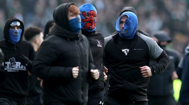 אוהדים רעולי פנים, ריינג'רס (צילום: GettyImages)