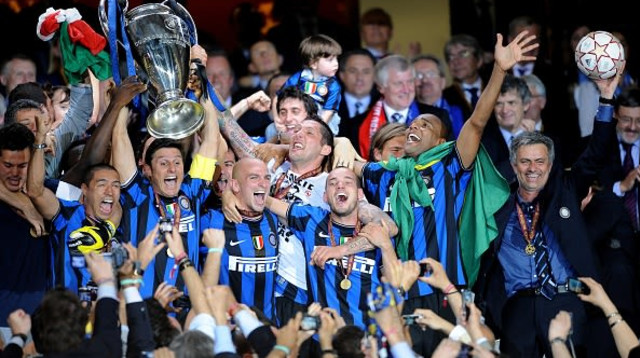 אינטר חוגגת את הזכייה בצ'מפיונס 2009/10 (צילום: Sportsphoto/Allstar)