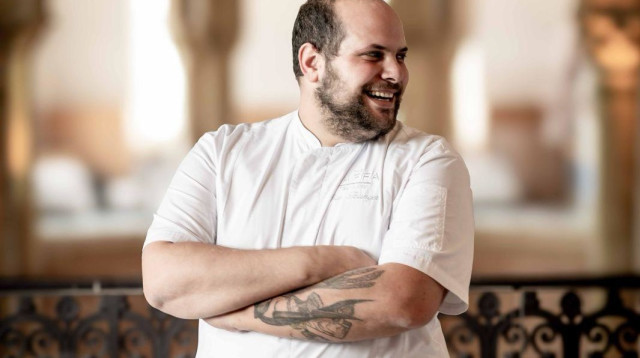 שף בר צנגר במסעדת ג'יארדינו (צילום: אסף קרלה)