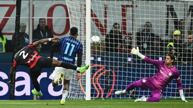 אסטופיניאן יורה את ה-0:1 (צילום: אימג'בנק  GettyImages, Image Photo Agency)