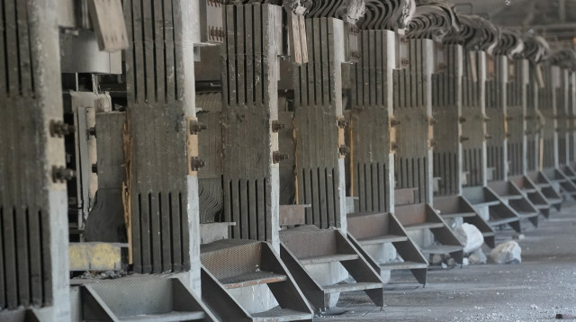 מפעל אלומיניום (צילום: רויטרס)