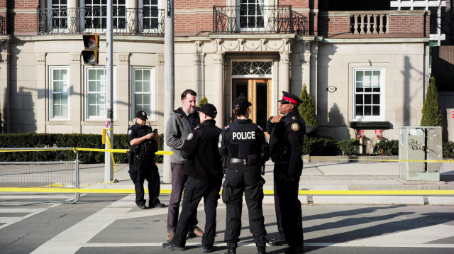 זירת הירי לעבר הקונסוליה האמריקאית בטורונטו (צילום: רויטרס)