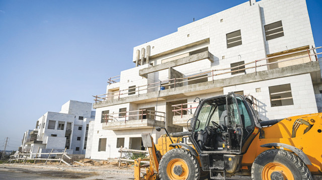 אתר בנייה בדרום הארץ (צילום: מיכאל גלעדי, פלאש 90)