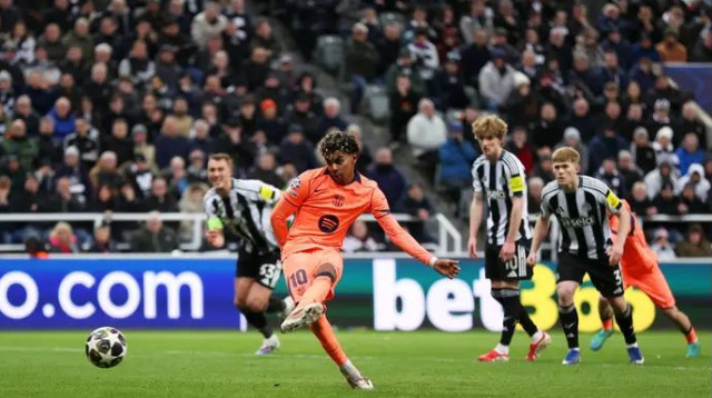 איזה קור רוח. לאמין ימאל עם הפנדל (צילום: אימג'בנק  GettyImages, George Wood)