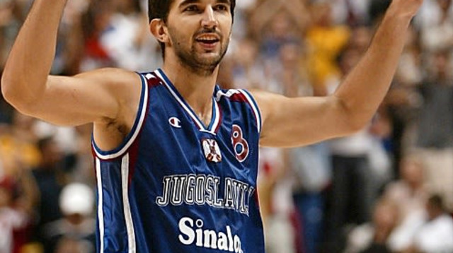 פג'ה סטויאקוביץ' במדי נבחרת יוגוסלביה (צילום: GettyImages)