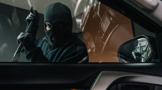 פרץ ל-14 רכבים מתל אביב ועד אילת (אילוסטרציה) (צילום: שאטרסטוק)