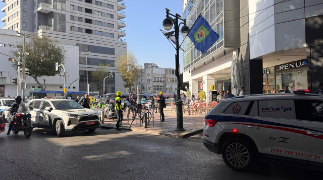 זירת הדקירה ברחוב ביאליק ברמת גן  (צילום: זק"א)