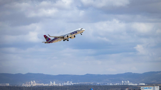 מטוס ארקיע ממריא (צילום: חיים גולדברג, פלאש 90)