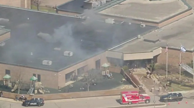 פיגוע דריסה וחשד לירי בבית כנסת בדטרויט, ארה"ב (צילום: צילום מסך CBS)