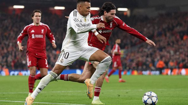 קיליאן אמבפה מול דומיניק סובוסלאי (צילום: Michael Regan / Staff)