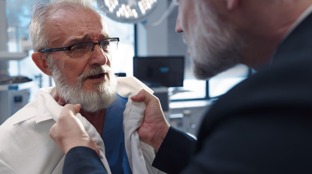 אלימות קשה במרפאה בב"ש (אילוסטרציה) (צילום: שאטרסטוק)