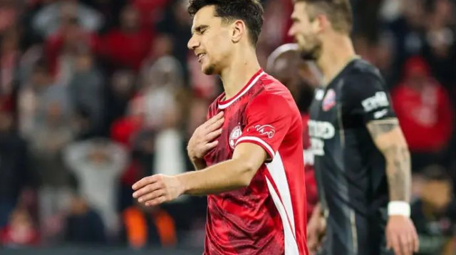 בסיבוב הראשון, הבעיטה בסיום מול הפועל חיפה הייתה פוגשת את הצד השני של הקורה, ונכנסת. ביטון (צילום: קובי אליהו)